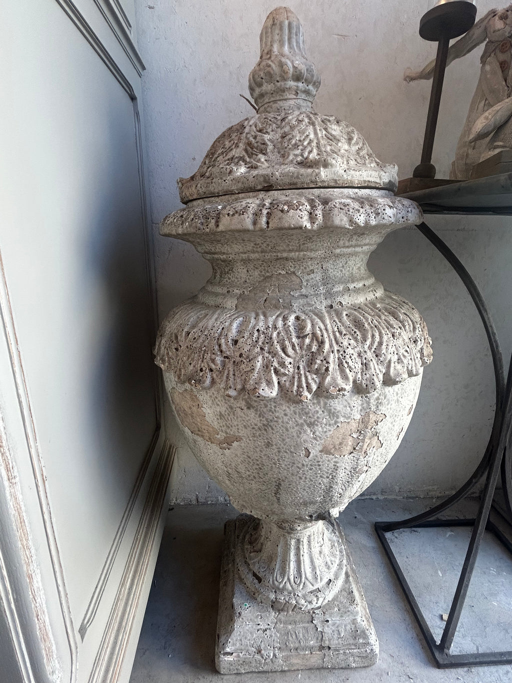 Paire d'urnes en terre cuite