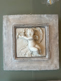Tableau d'un ange moulé en plâtre