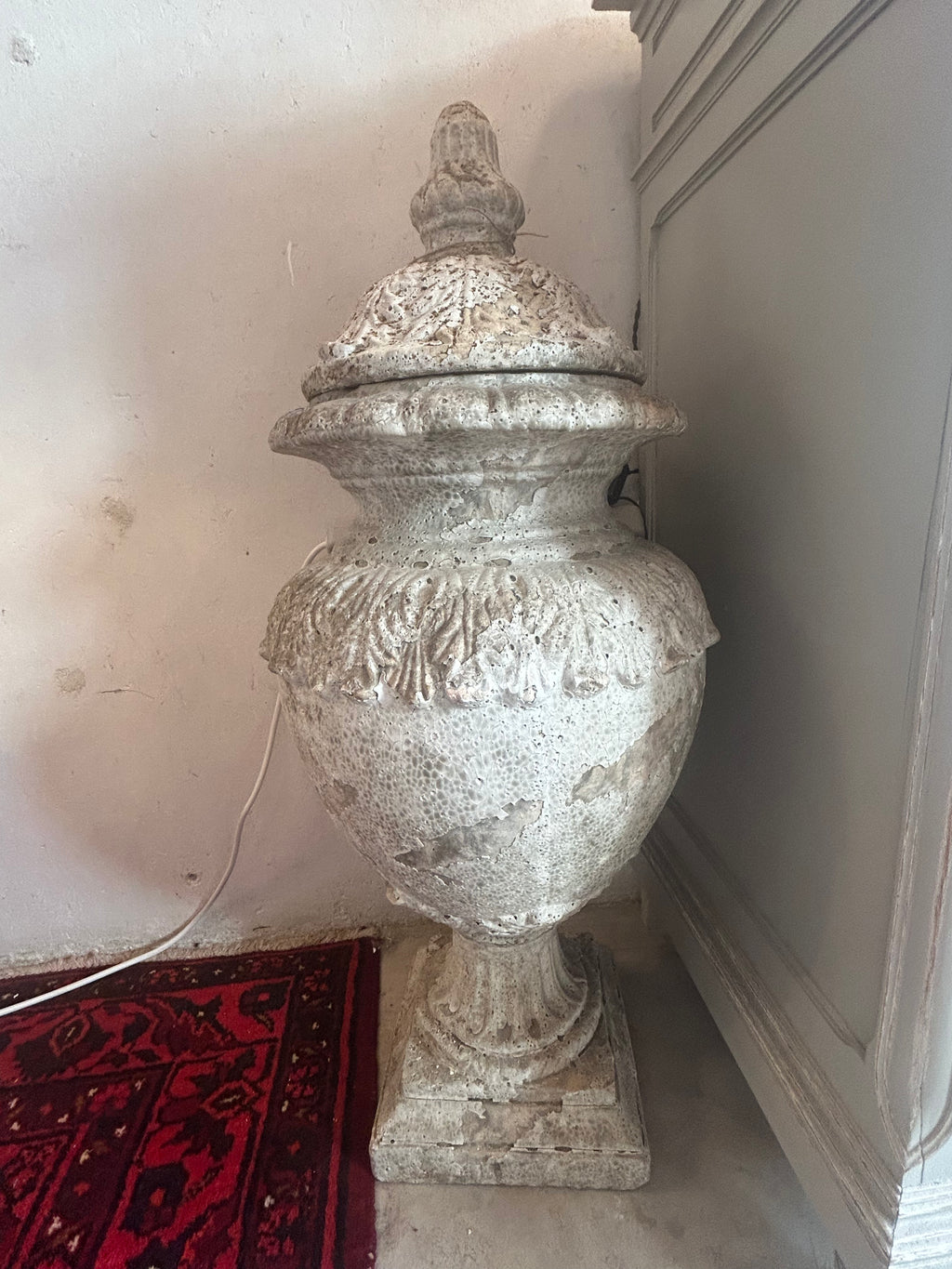 Paire d'urnes en terre cuite