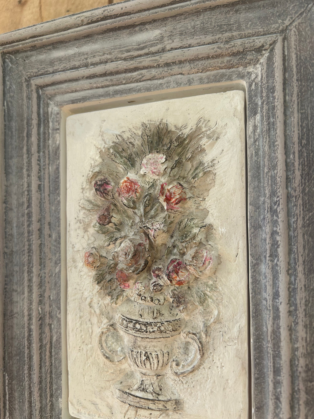 Tableau en plâtre peint et patiné