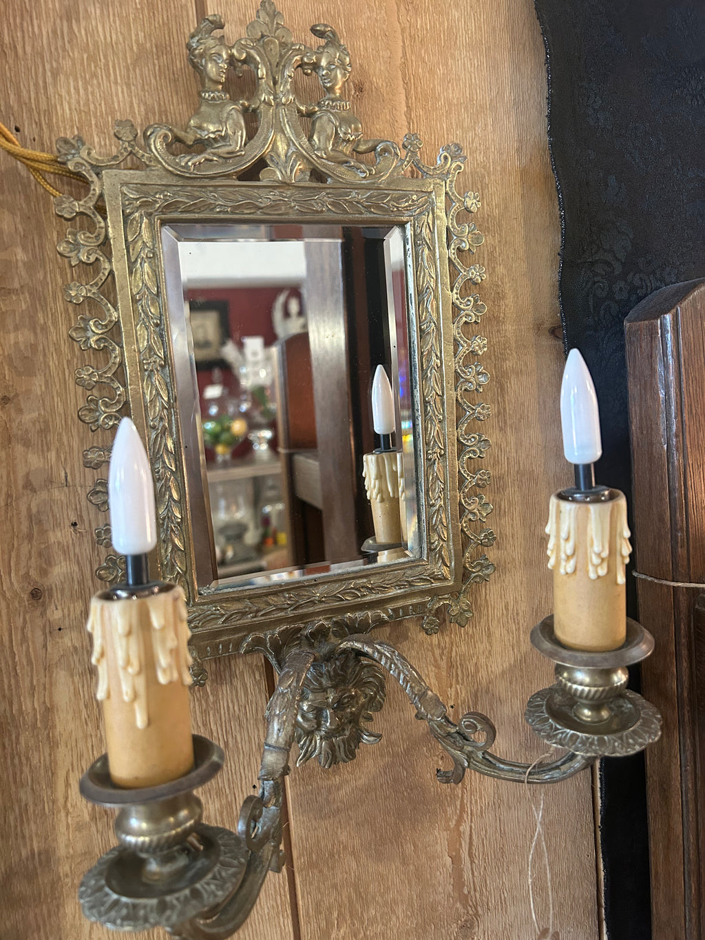 Paire d'appliques électrifiées avec miroir