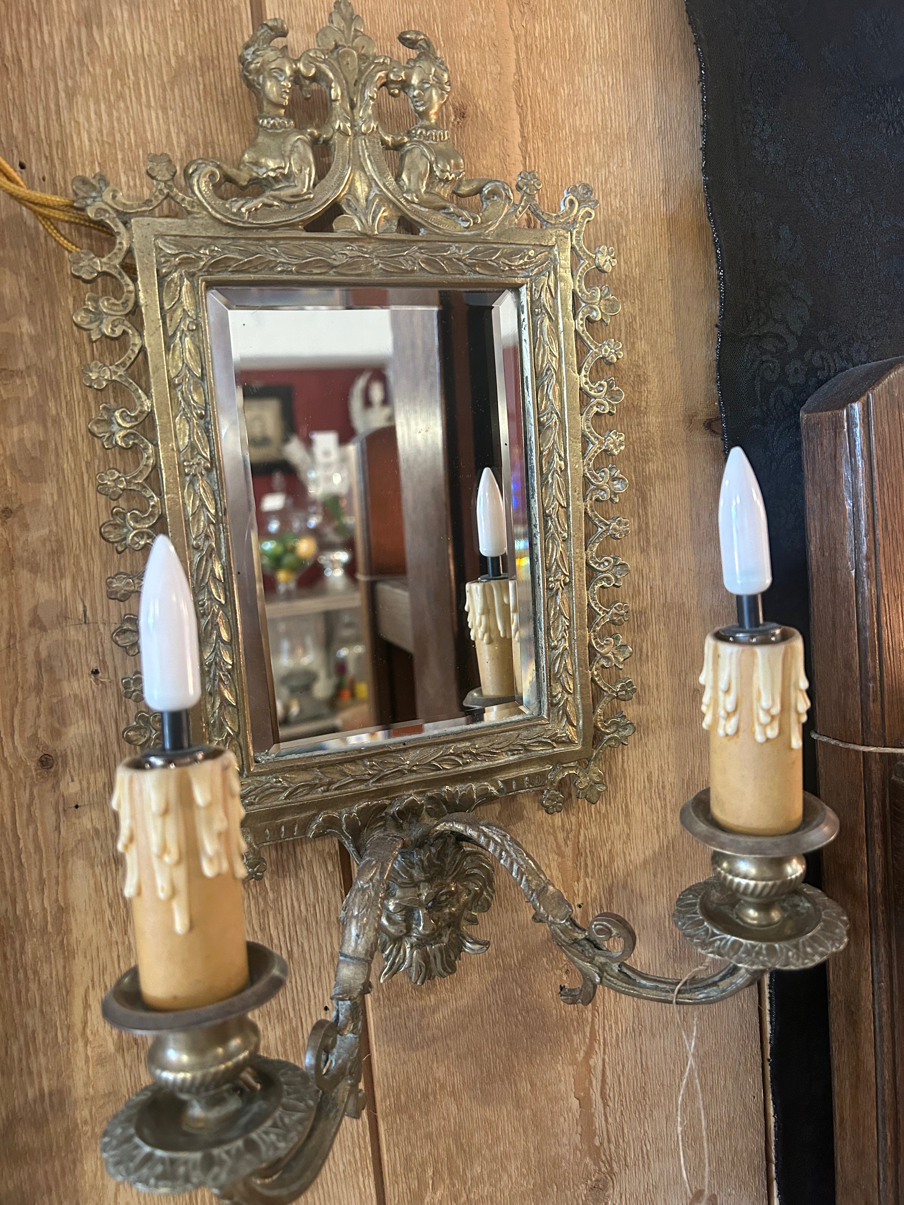 Paire d'appliques électrifiées avec miroir