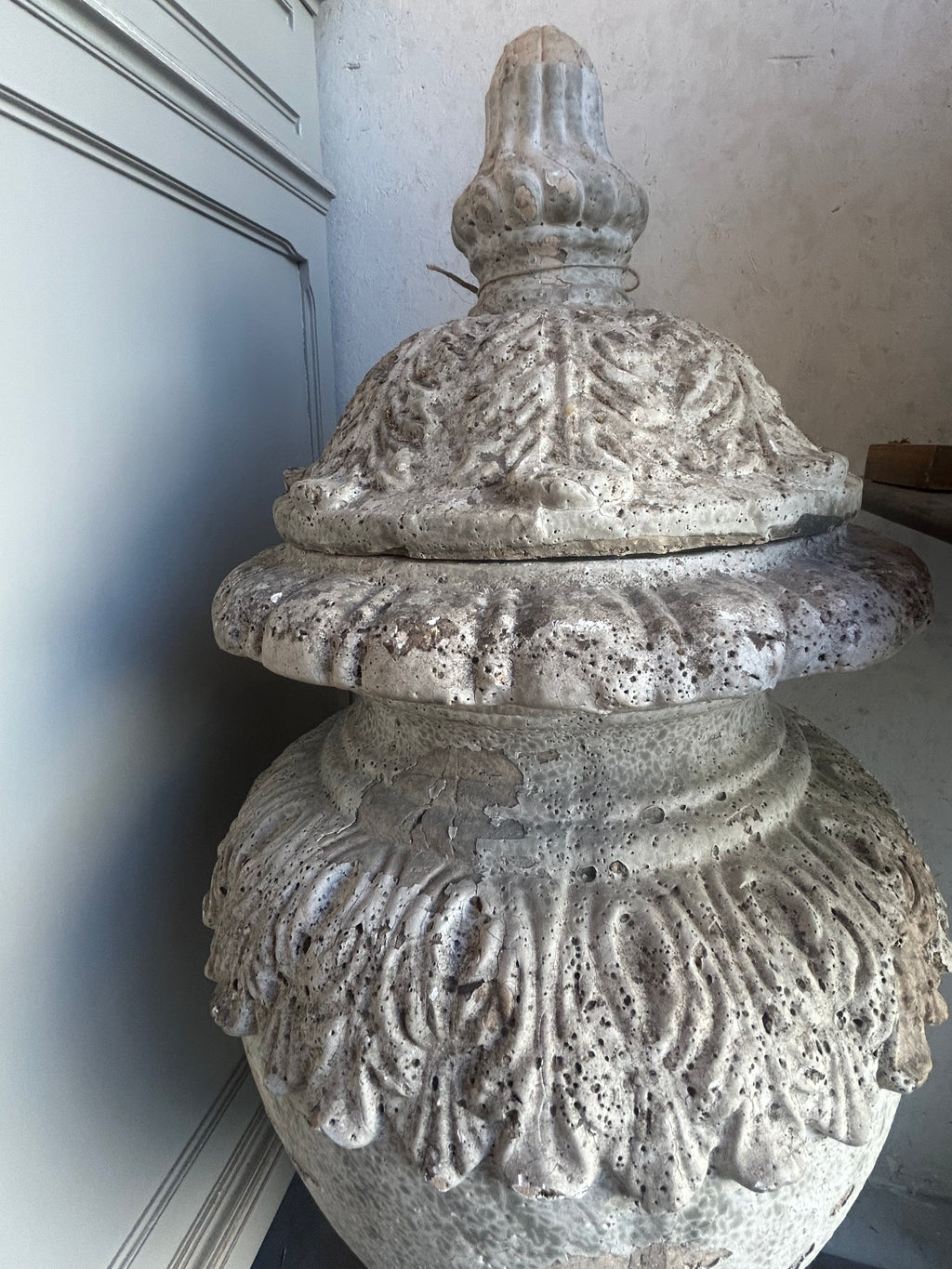 Paire d'urnes en terre cuite