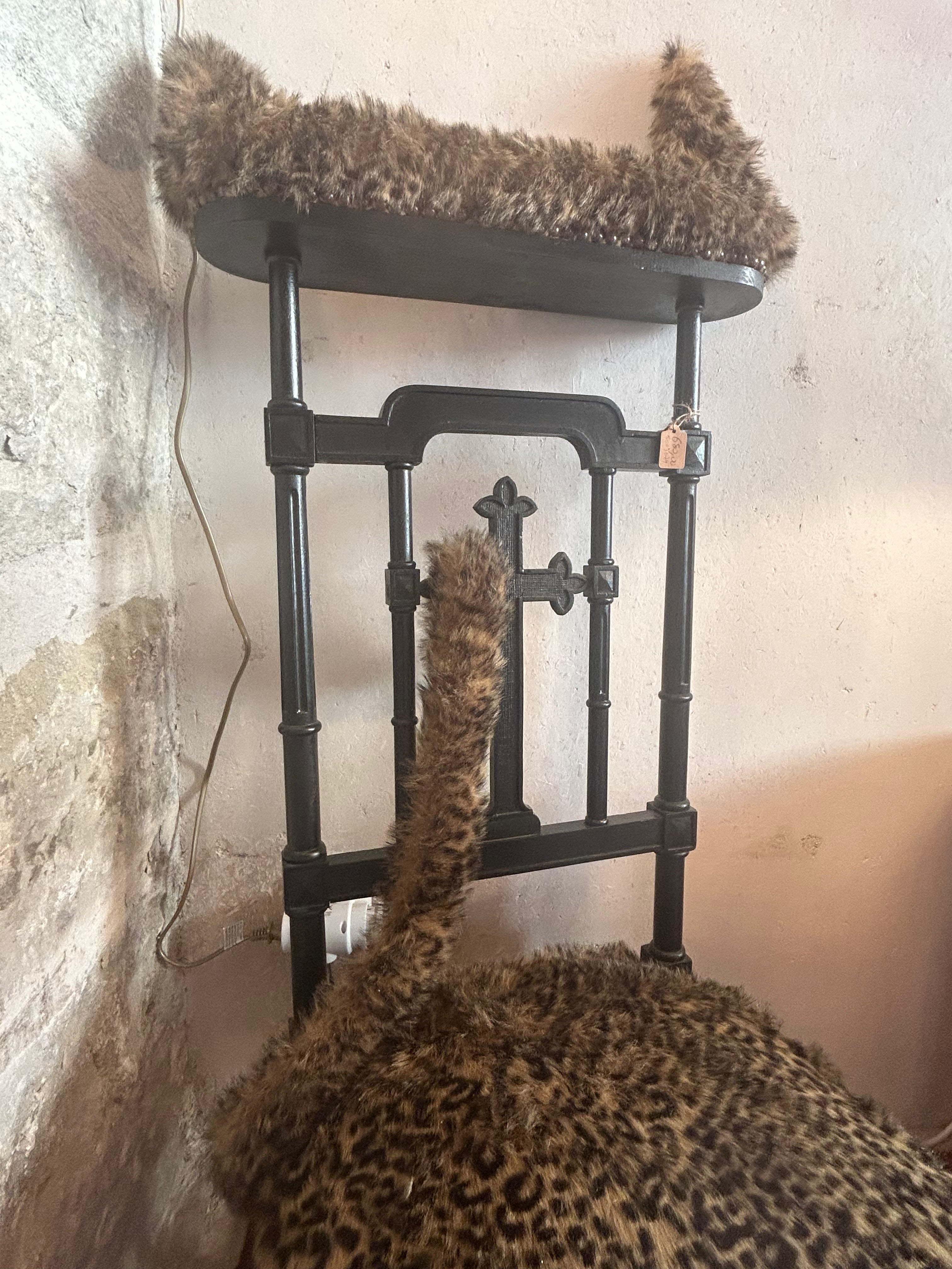 Chaise prie-dieu personnalisé félin