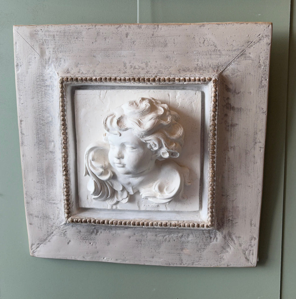 Tableau angelot en plâtre patiné