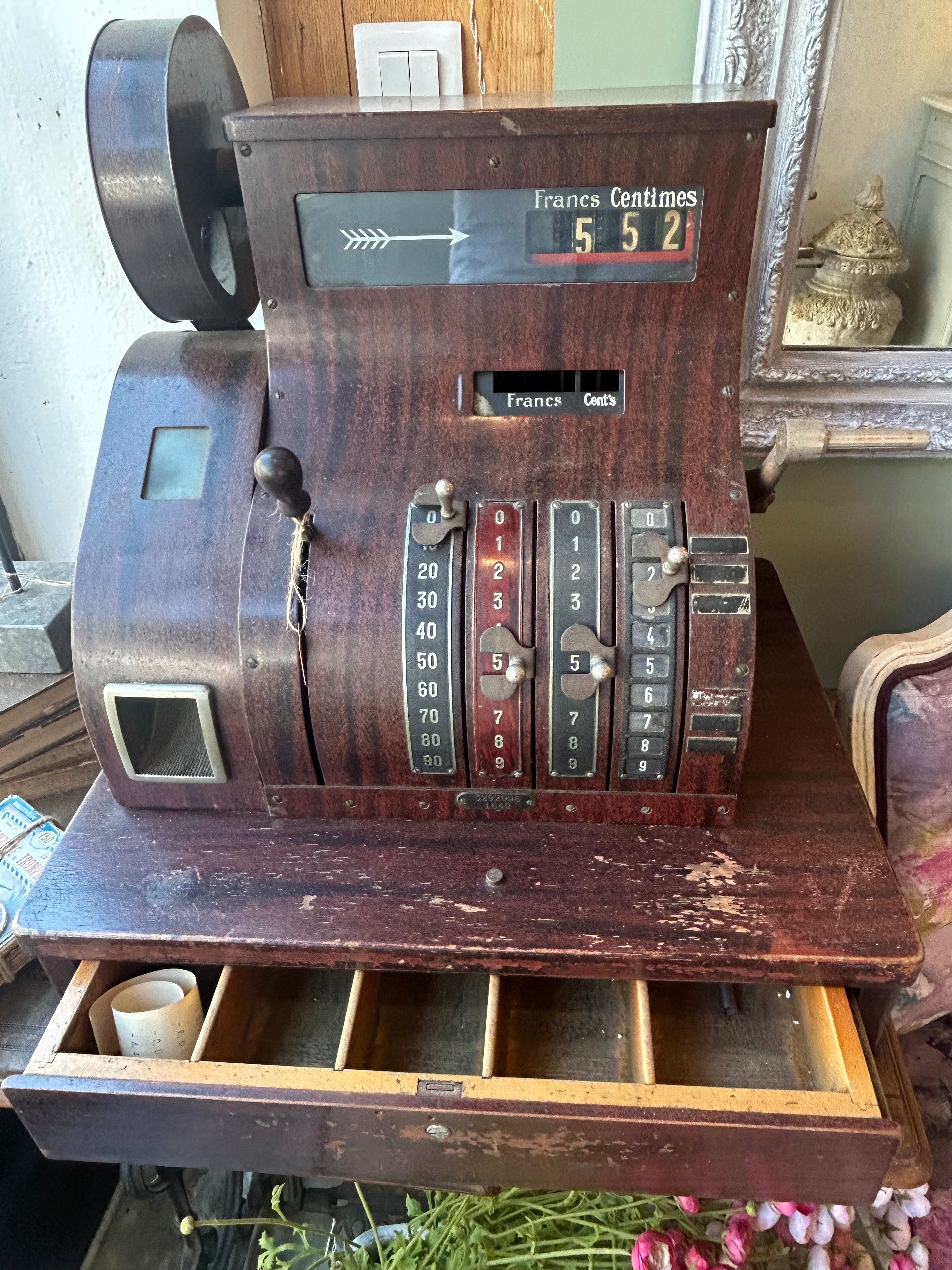 caisse enregistreuse ancienne