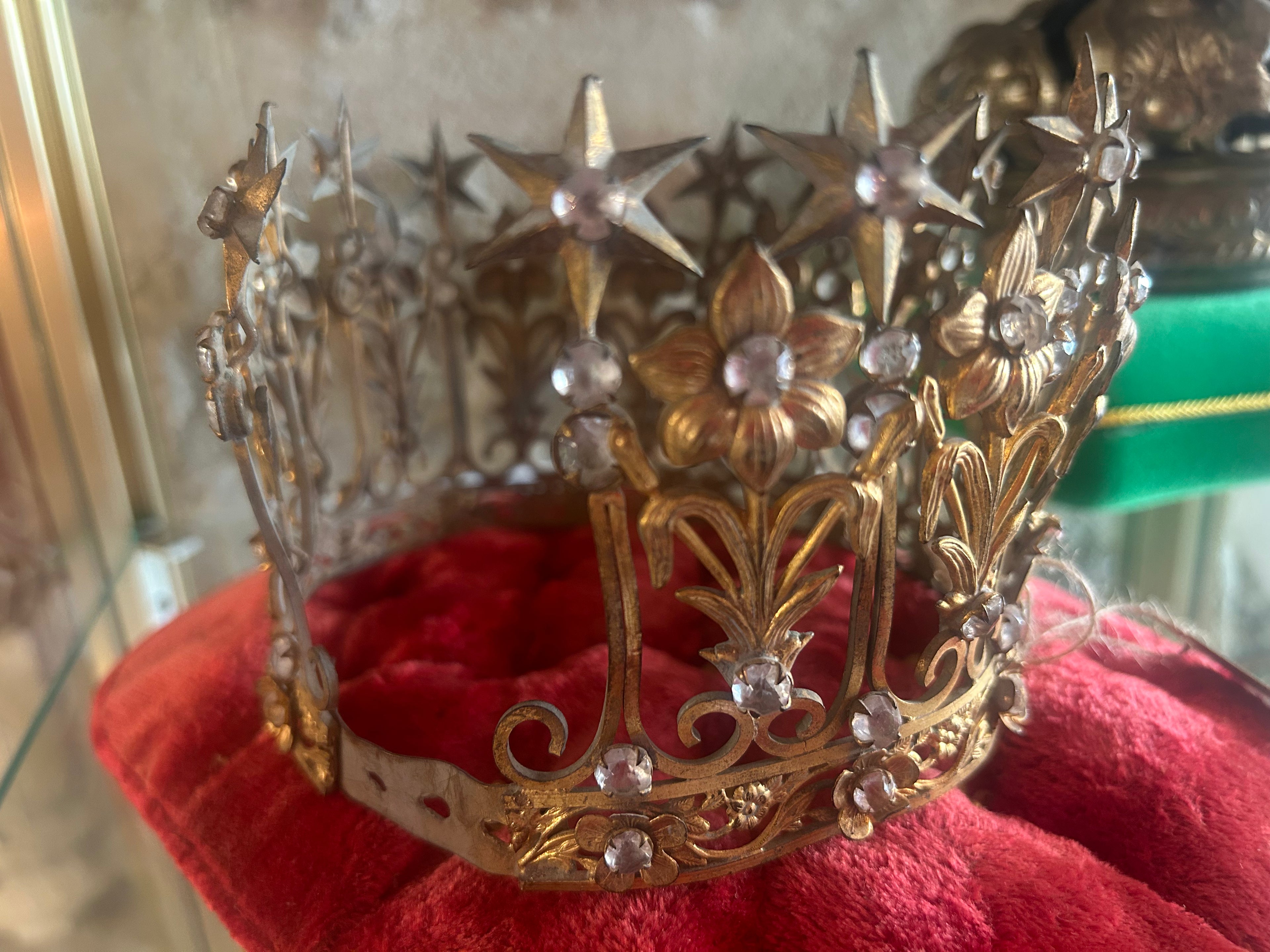 couronne vierge statuette église