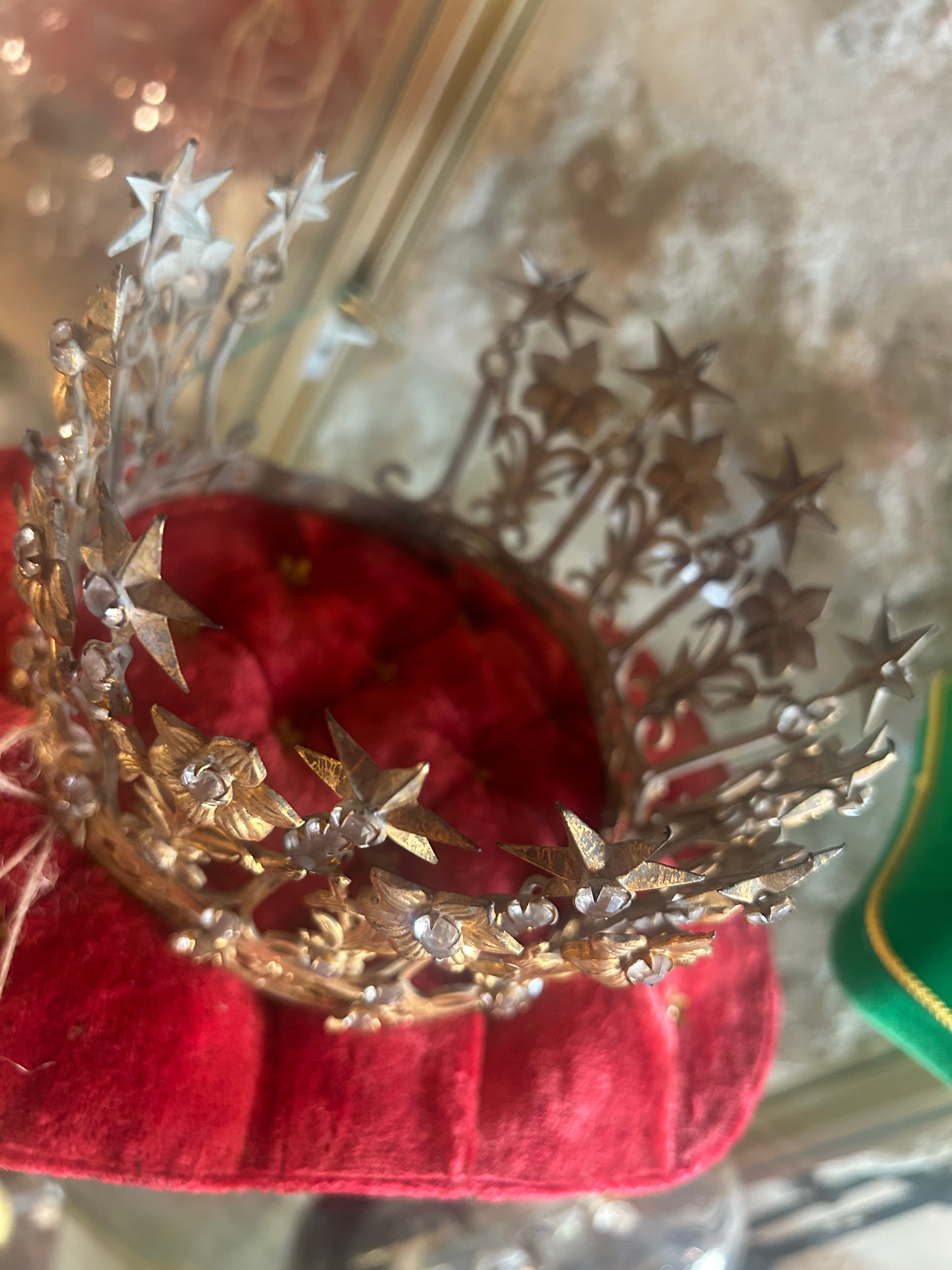 couronne vierge statuette