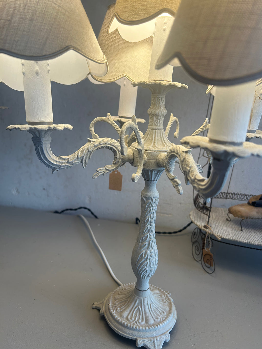 paire de lampes bronze patinees 